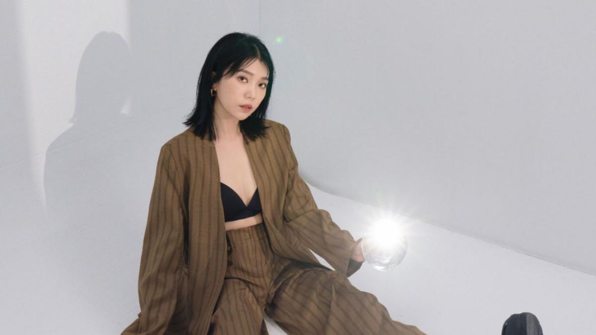 蔡家蓁等待金曲入圍公布當下,直呼緊張到心臟差點停了。(圖/時代創藝提供)