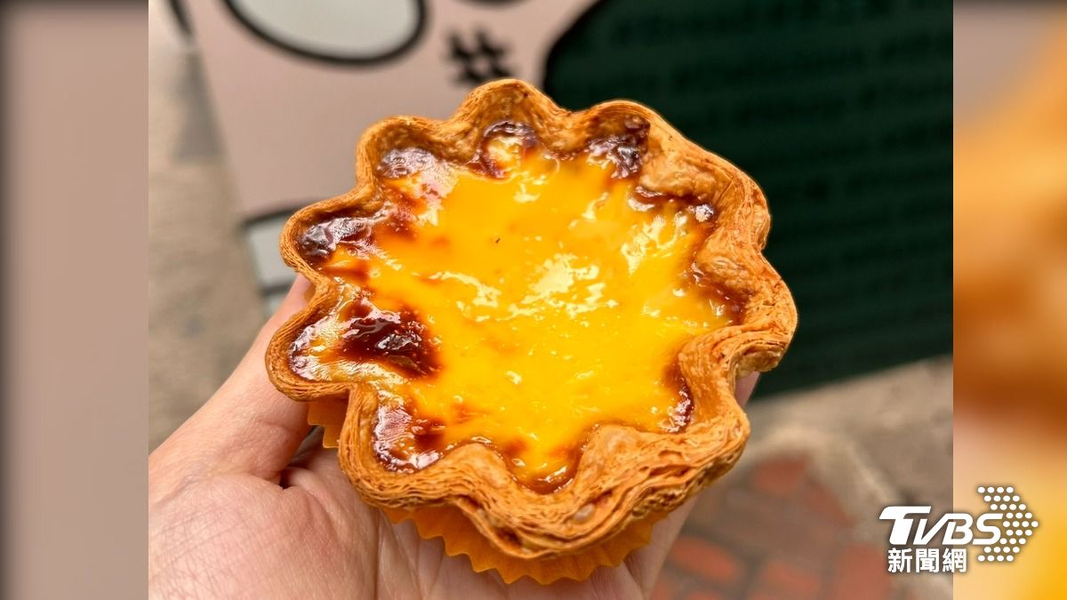 IG暴紅的「香港神級蛋塔」在台灣引發討論。(圖/TVBS)