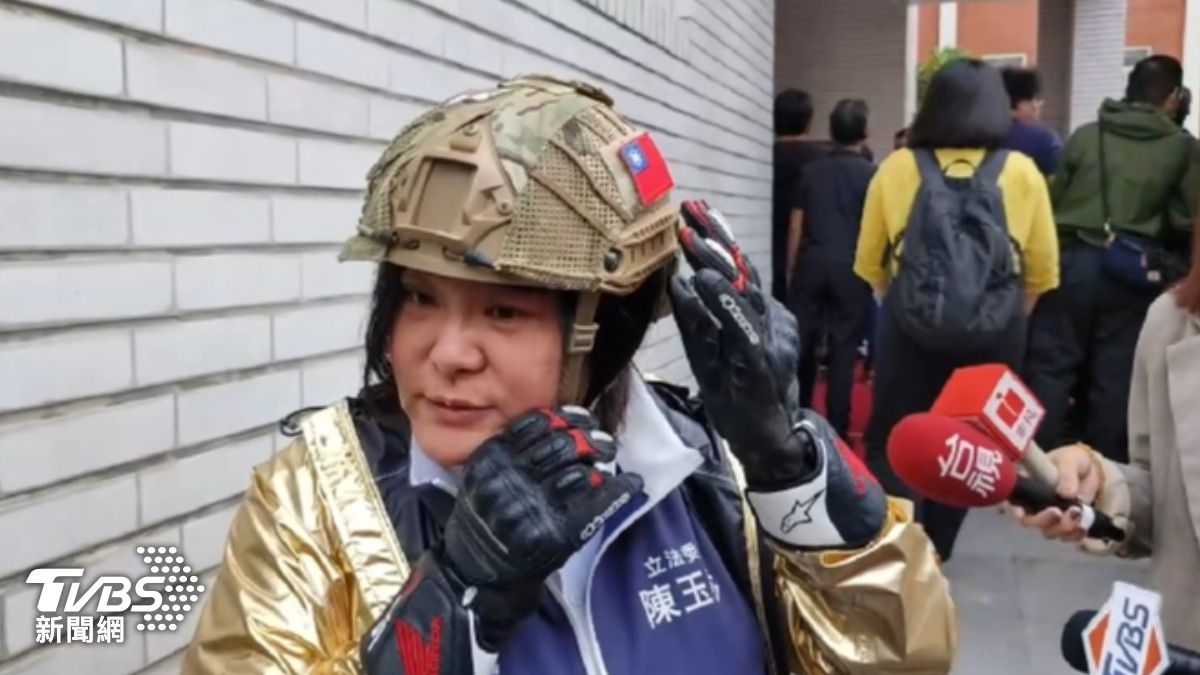 「金門坦克」全副武裝!陳玉珍披戰衣拚國會改革 曝對決王美惠