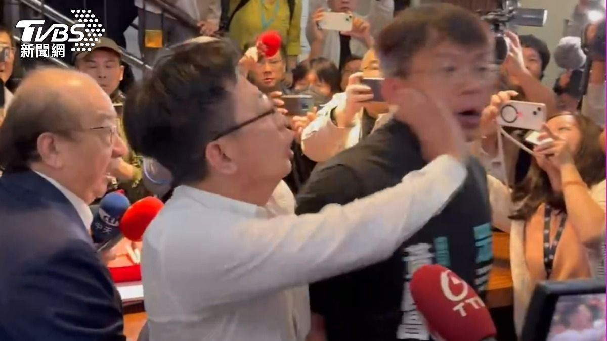 怒掌摑黃國昌!郭國文認「我真的錯了」:應該摸他頭說你好乖