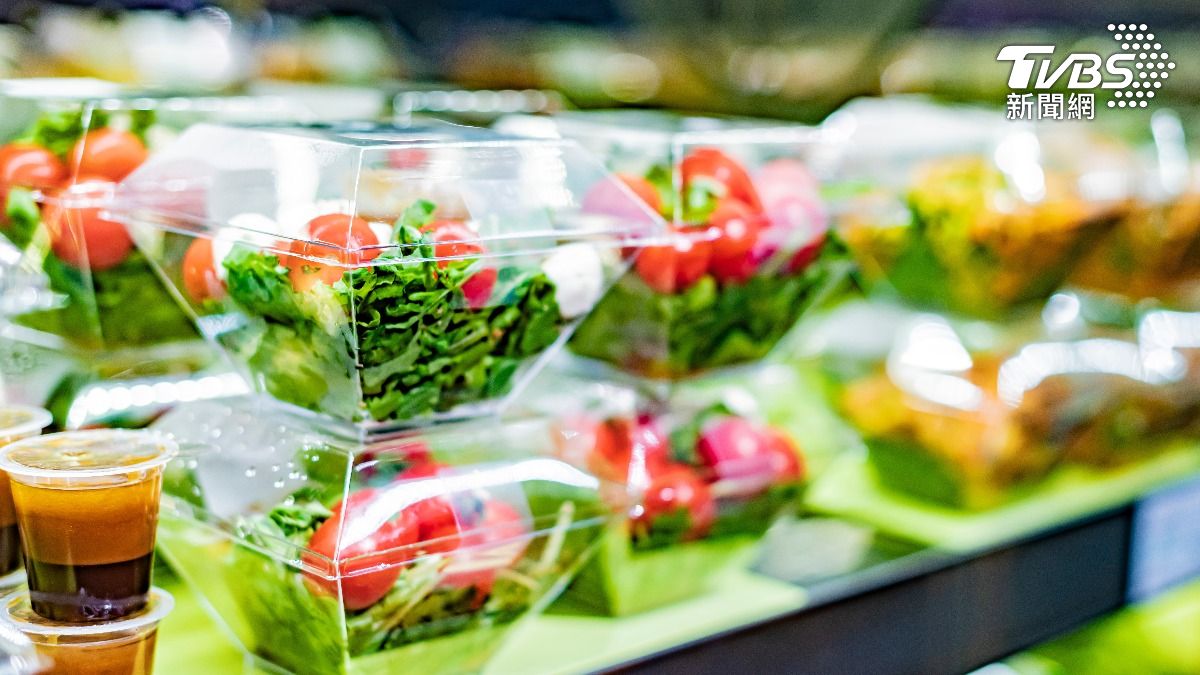 「夏季4大生食」飆中毒風險!細菌、農藥全下肚 沙拉中鏢