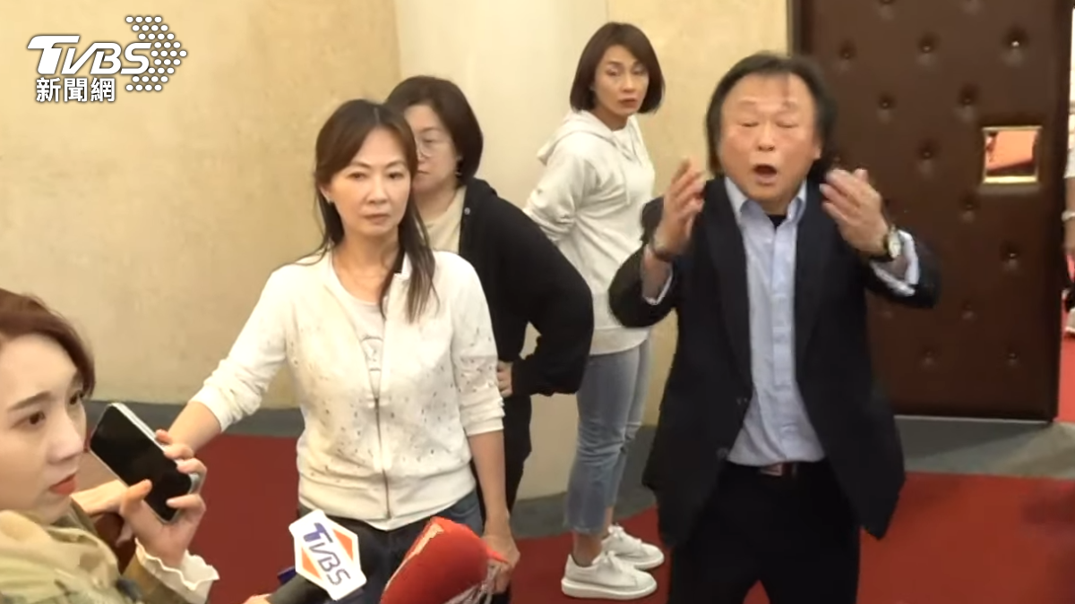 王世堅(圖右)開罵國民黨「不要臉」。(圖/TVBS)