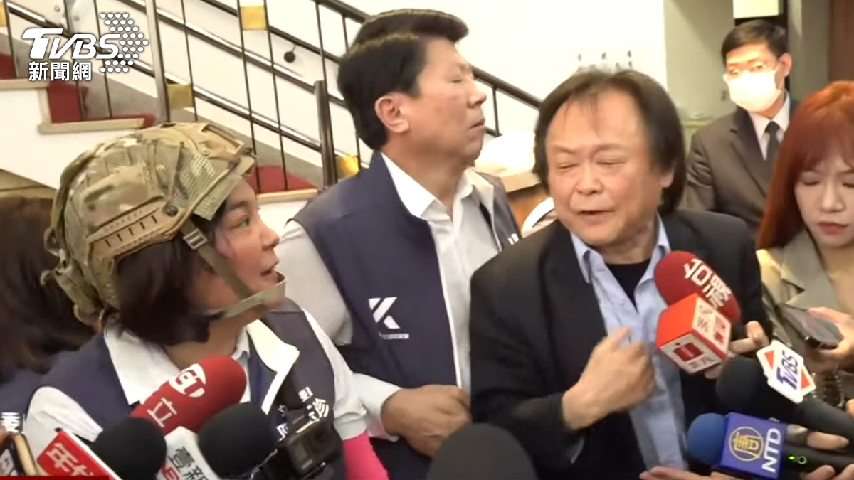 陳玉珍(圖左)、王世堅(圖右)兩人互嗆,王世堅氣到臉都歪了。(圖/TVBS)