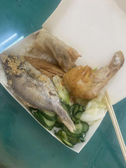 一名工人在臉書社團分享自已的便當菜色。(圖/翻攝自臉書社團爆廢1公社)