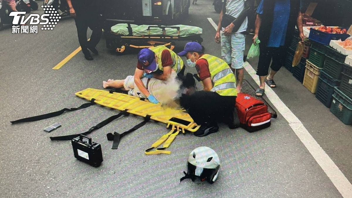 快訊/又見行人地獄?桃園8旬翁過馬路遭撞「噴飛」急送醫