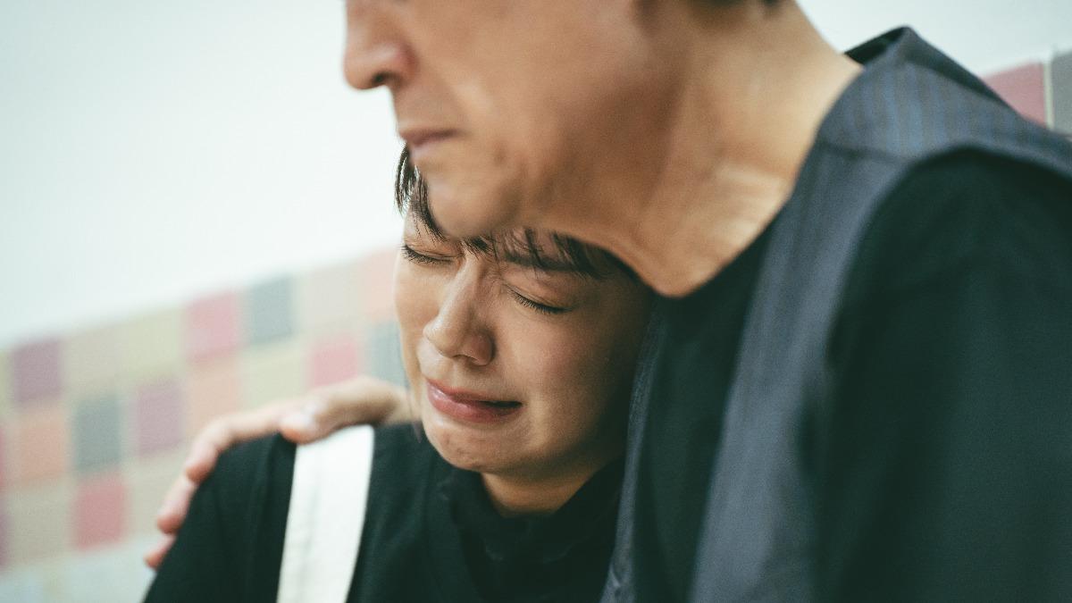 林雨宣因為擔心母親陳亞蘭病況而痛哭。(圖/公視台語台、華視提供)
