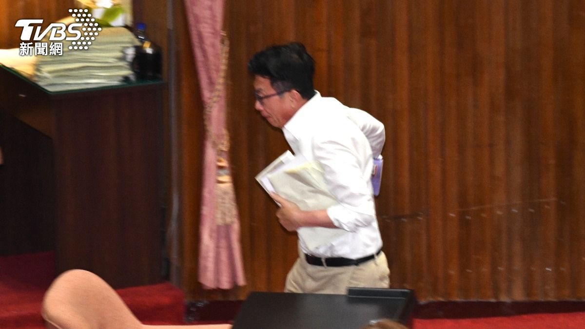 國會亂鬥後遭恐嚇「開槍掃射服務處」 綠委郭國文急報警