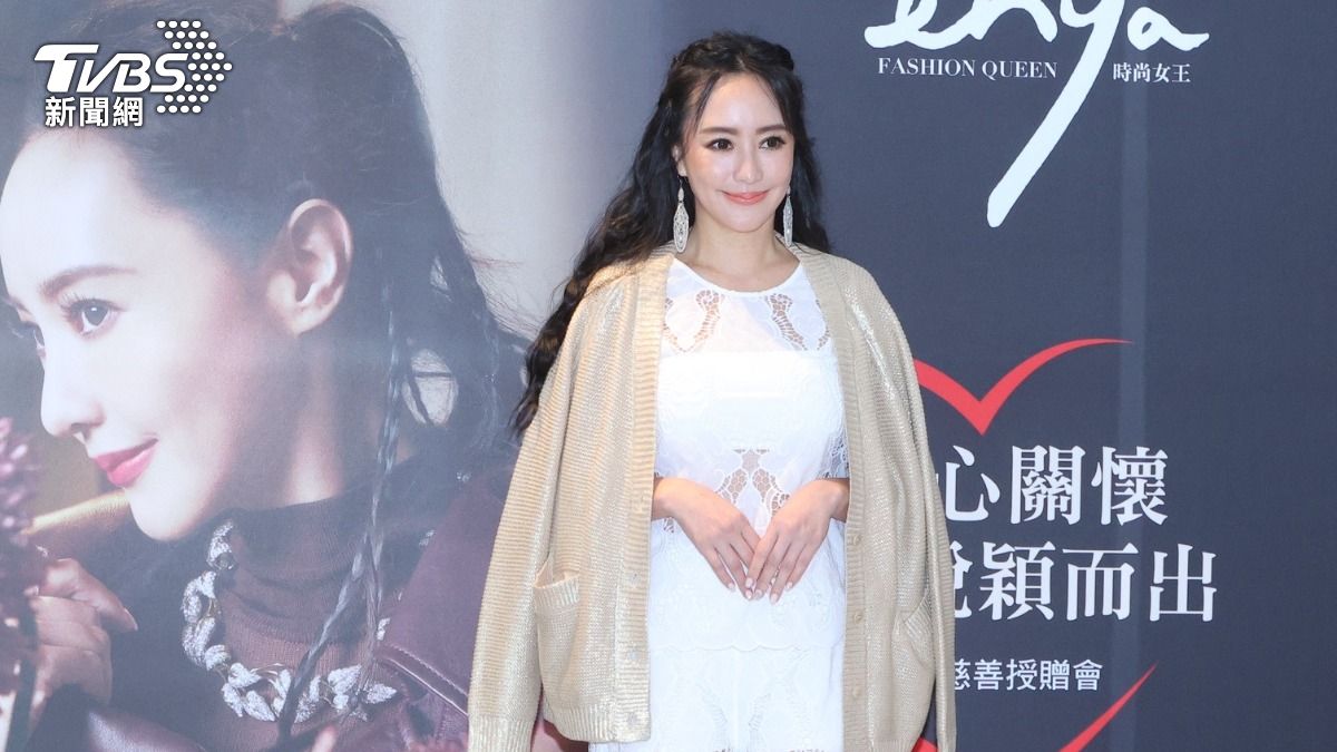 暈眩症摔傷康復!關穎現身美成這樣 愛心連發自嘲做作