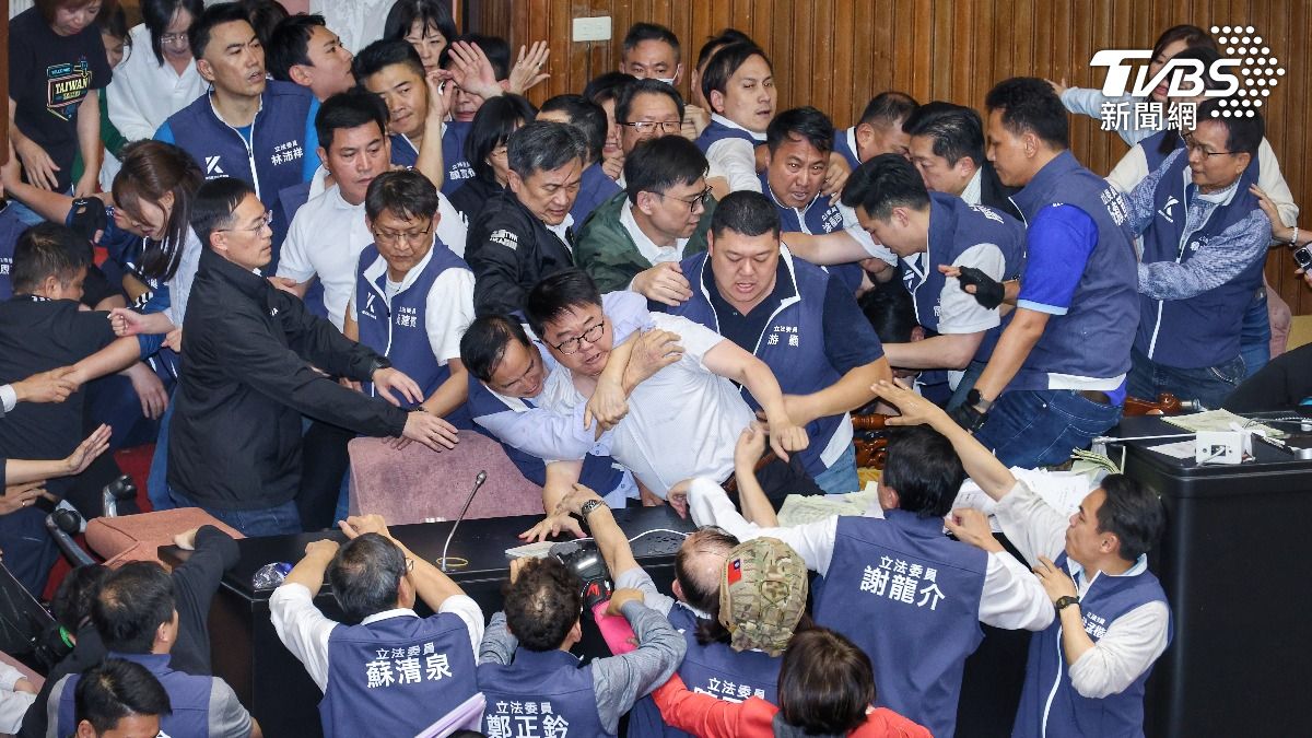心寒喊「國會已死」!柯建銘點韓國瑜3人:台灣歷史罪人