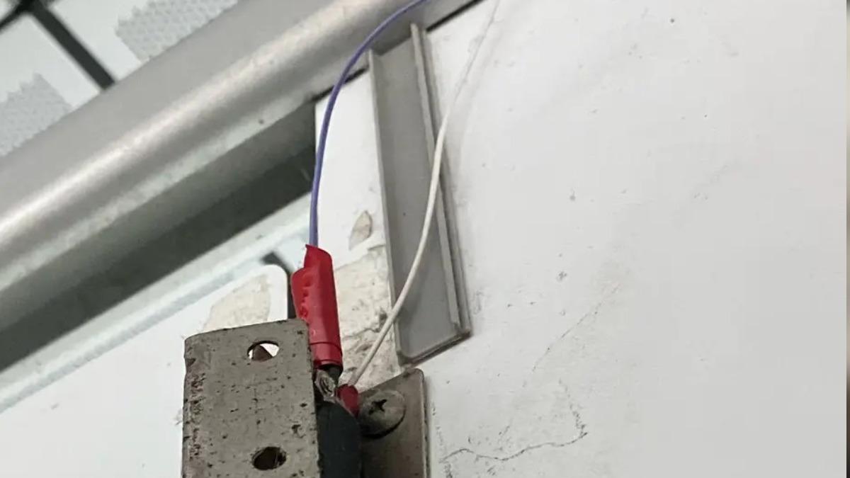 捷運女廁驚見2條電線!她擔心偷拍 內行曝「真實用途」