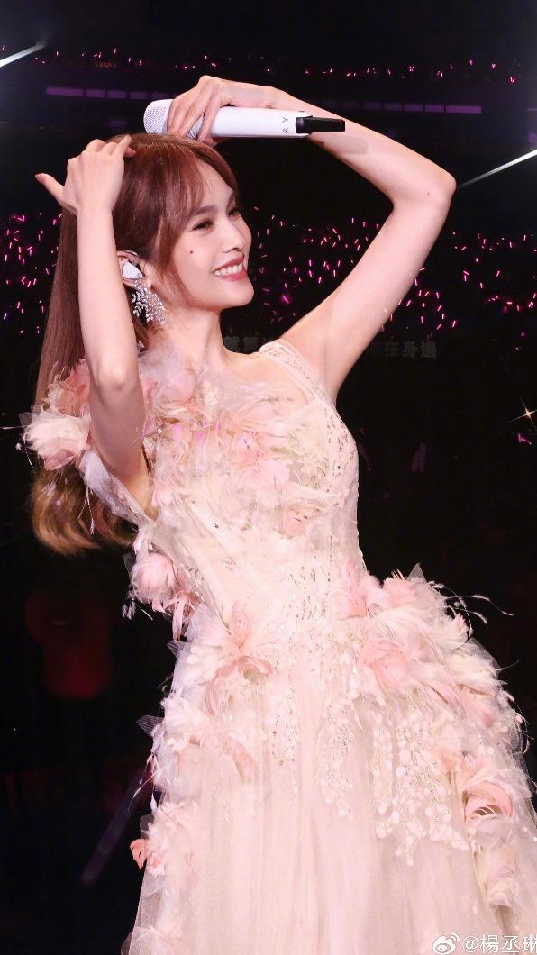 楊丞琳和歌迷相約明晚天津演唱會見。(圖/翻攝自楊丞琳微博)