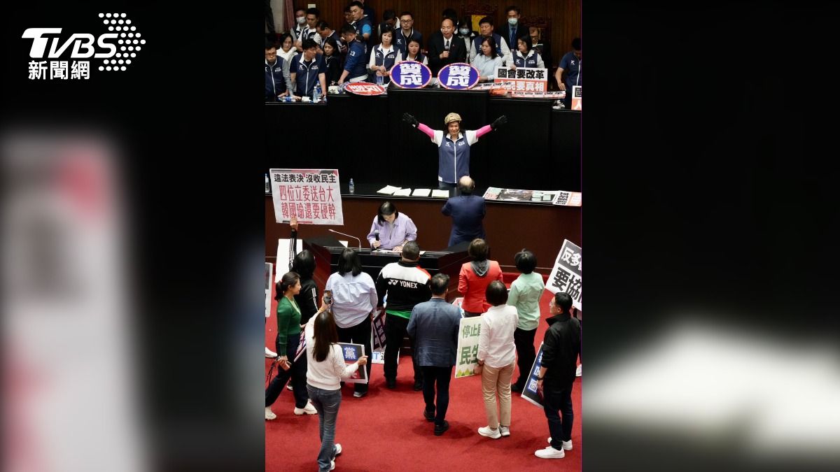 會議17日停止討論,下週二將續審。(資料圖/區國強攝)