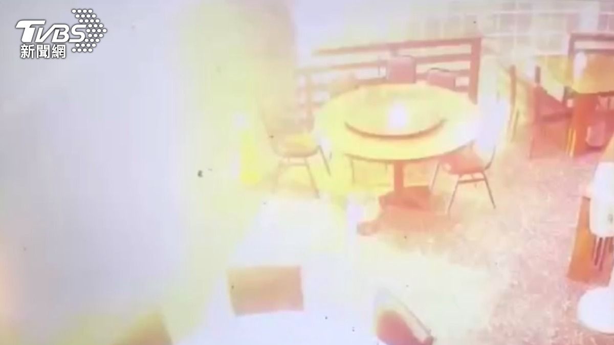 有片/總統就職前夕丟爆竹炸街 台中高中生稱「晚上無聊」