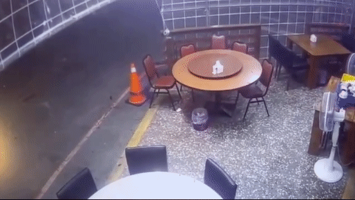 北屯區柳陽東街和興安路2段的交叉路口不明爆裂物爆炸。(圖/TVBS)