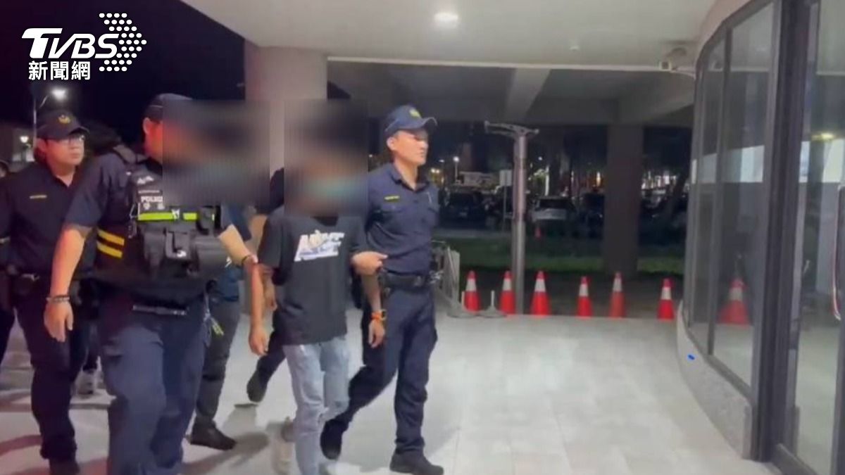 台東廟會互看不爽,群人圍毆1人。(圖/TVBS)