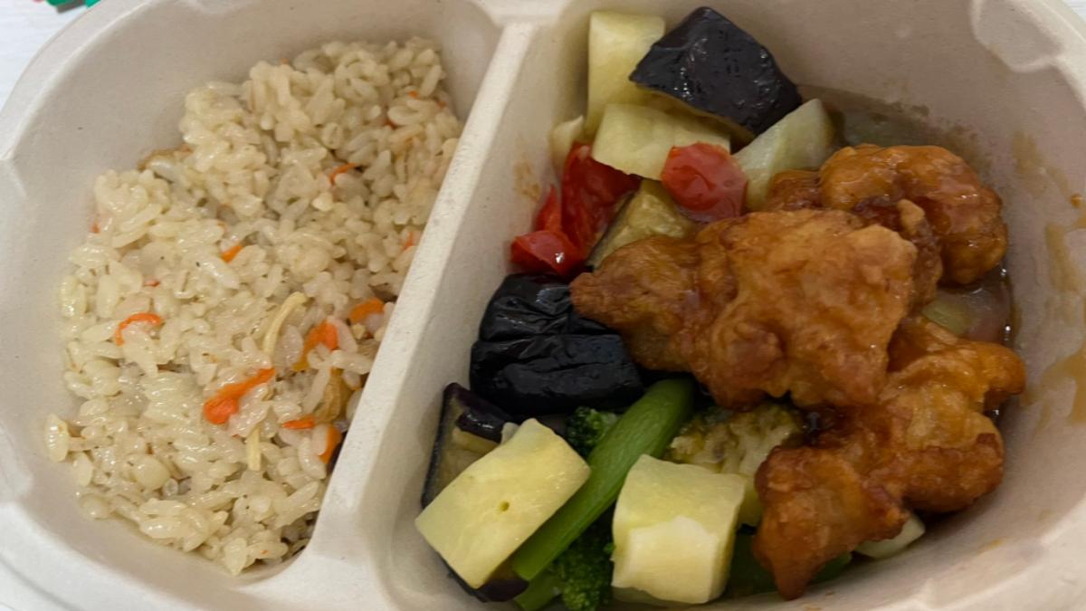單盤冷凍食品受到日本年輕人喜愛。(圖/翻攝自X@35jjDudDzTgrFkZ)