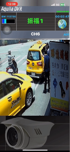 黃姓司機尾隨徐女，並衝進車內毆打。（圖／江和樹提供）