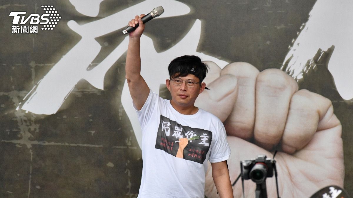 民眾黨今(19)日在民進黨中央黨部前舉行「519草根遊行」活動。(圖/胡瑞麒攝)
