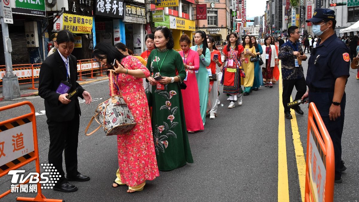 民眾陸續進場。（圖／胡瑞麟攝）