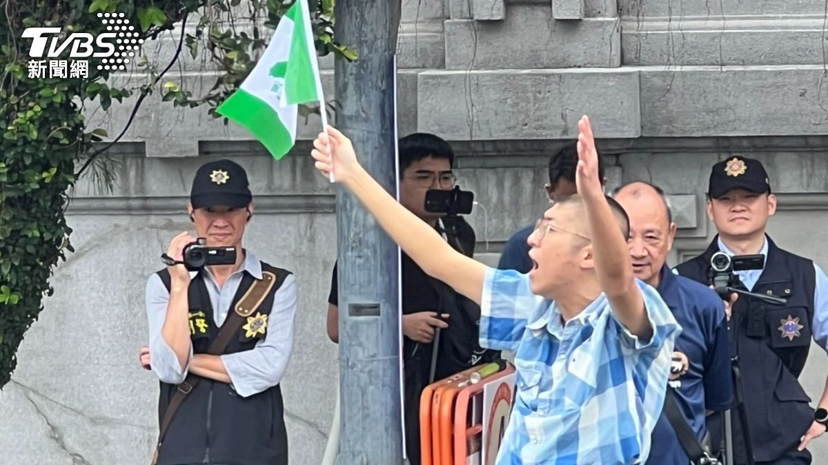 民眾怒嗆民進黨。(圖/張貴翔攝)