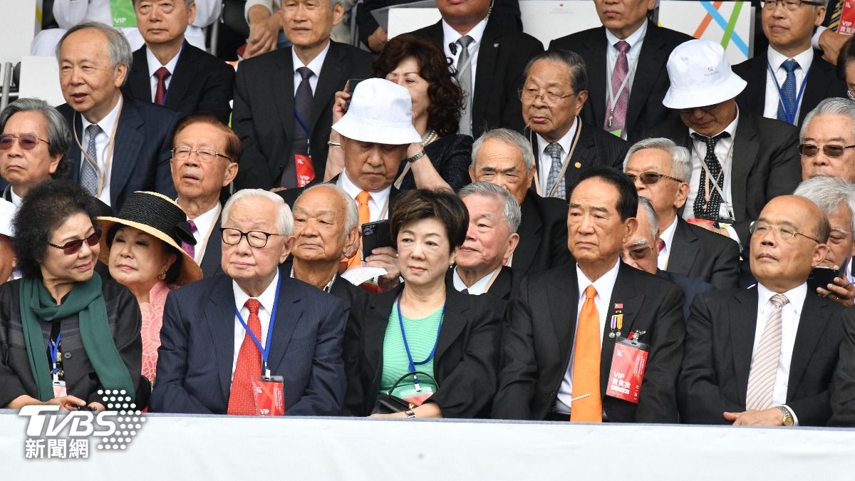 監察院長陳菊、台積電創辦人張忠謀和妻子張淑芬、親民黨主席宋楚瑜、前行政院長蘇貞昌出席典禮。（圖／胡瑞麟攝）