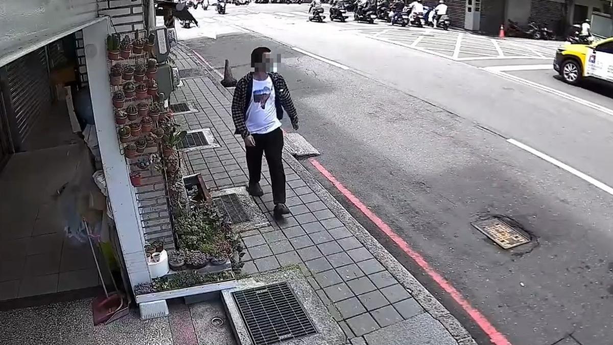 簡男的身影被監視器拍下。(圖/民眾提供)