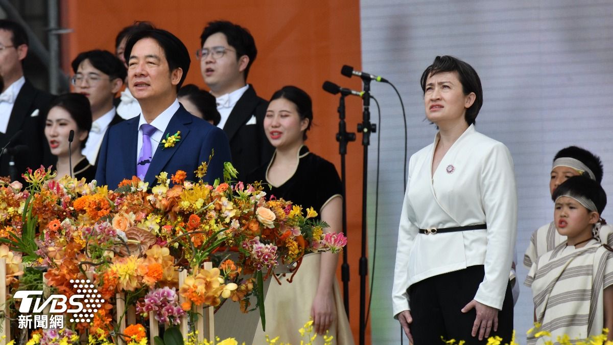 賴清德、蕭美琴合唱〈彩虹〉。（圖／胡瑞麟攝）