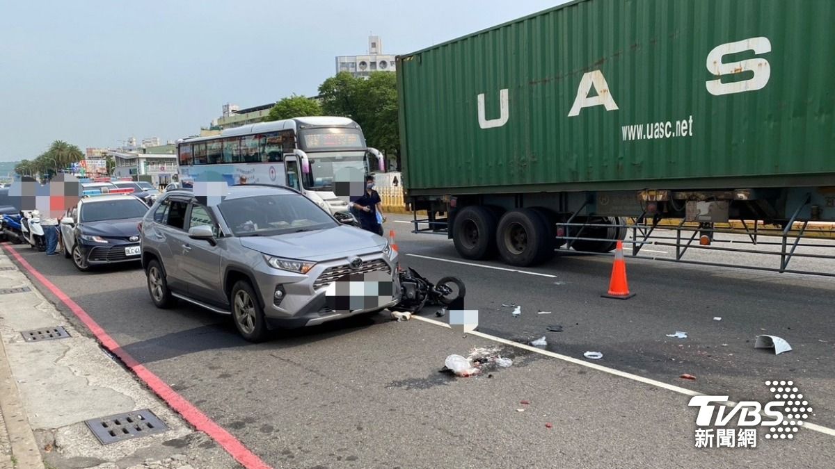 簡、黃2人依過失致死罪嫌移送高雄地檢署偵辦。(圖/TVBS)