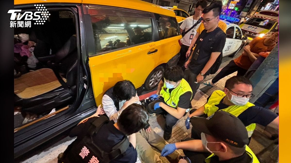 虧大!小黃運將逆向違停躲車上拒檢 愛車遭破窗還吃2罰單
