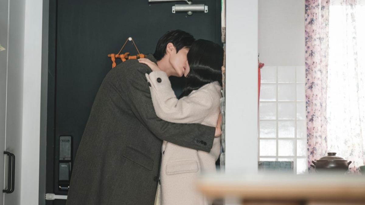 曾因吻戲太激烈被要求重拍。（圖／翻攝自TvN）