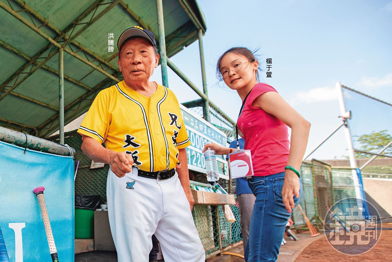 洪騰勝與結縭50年的妻子於去年3月離婚,當天即與楊于萱登記結婚。(圖/鏡週刊)