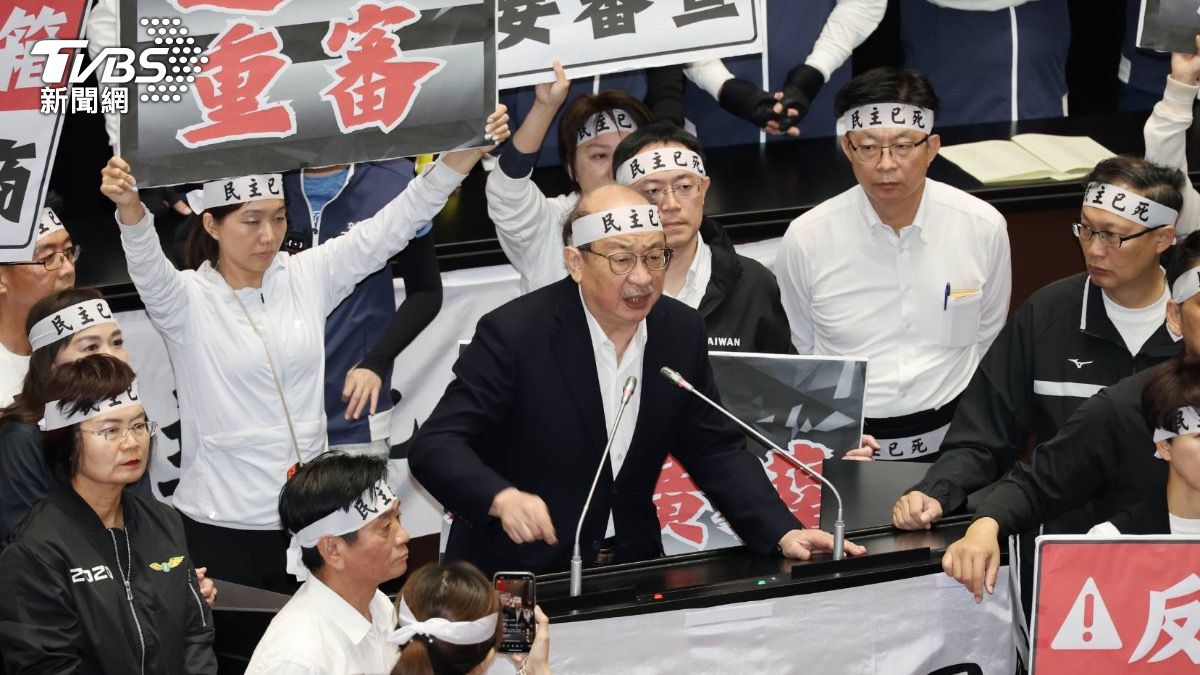 立法院朝野立委們再度為了國會改革進行議事攻防大戰。（圖／葉志明攝）