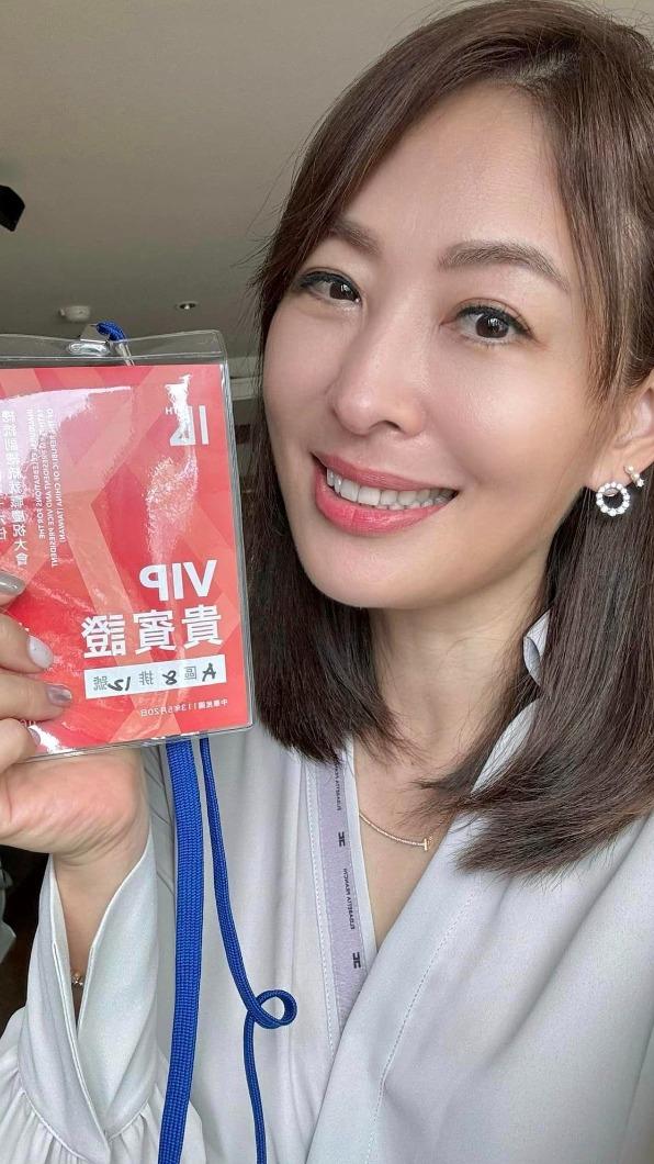 賈永婕坐在總統就職典禮搖滾區,與宋楚瑜、蘇貞昌同一區。(圖/翻攝自賈永婕臉書)