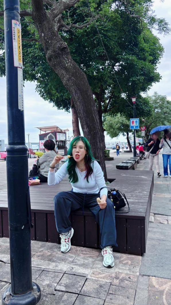 丹妮婊姐日前跟老公一起去逛淡水老街。(圖/翻攝丹妮婊姐臉書)