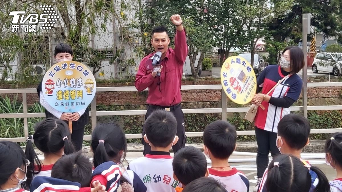 大美分隊隊員張詠翔曾獲選為嘉義縣消防農民曆的猛男。（圖／嘉義縣消防局提供）
