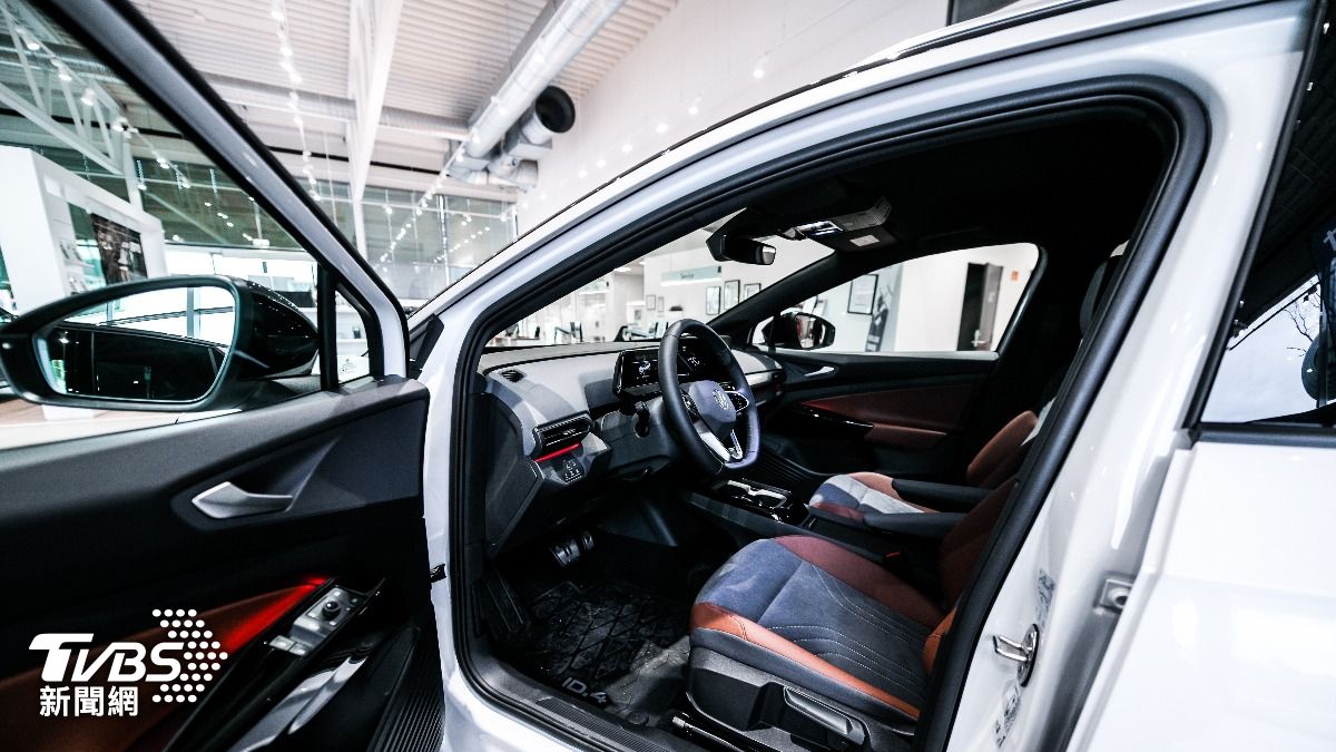 ID.4電動休旅車的車主投訴稱「車門會在行駛期間自動打開」。（示意圖／達志影像shutterstock）