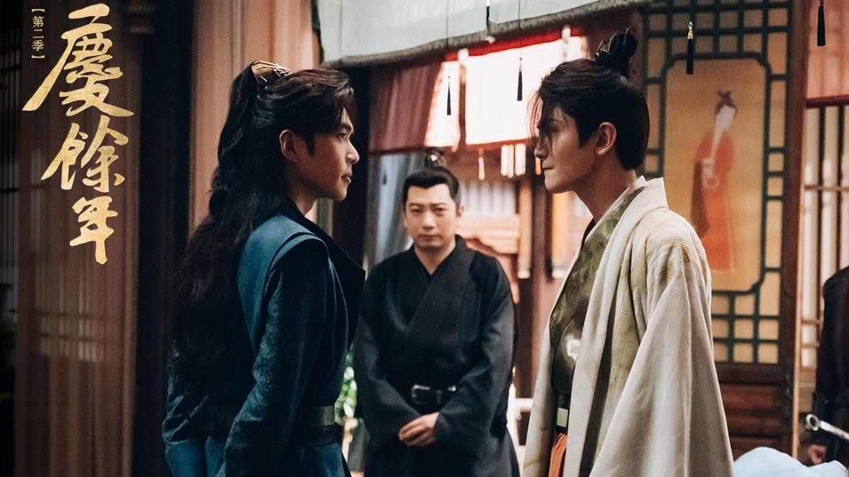 《慶餘年第二季》張若昀(左)進入「抱月樓」與皇子們鬥智。(圖/Disney+提供)
