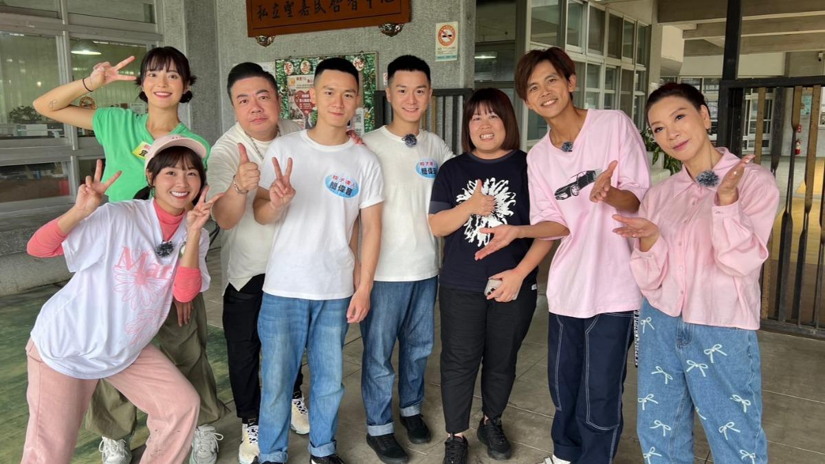 楊繡惠等人拜訪啟智中心。（圖／民視提供）