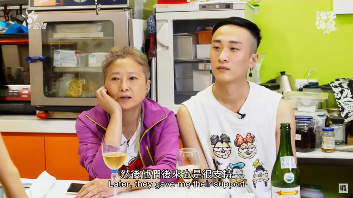妮妃雅媽媽對於兒子是變裝皇后一直抱持著支持的態度。（圖／翻攝誰來晚餐）