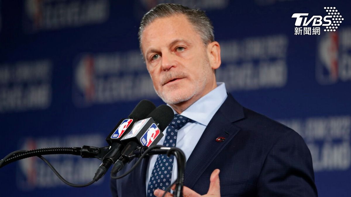 NBA資深記者艾米克認為騎士老闆吉伯特絕對不會把米契爾交易到湖人。(圖/達志影像美聯社)