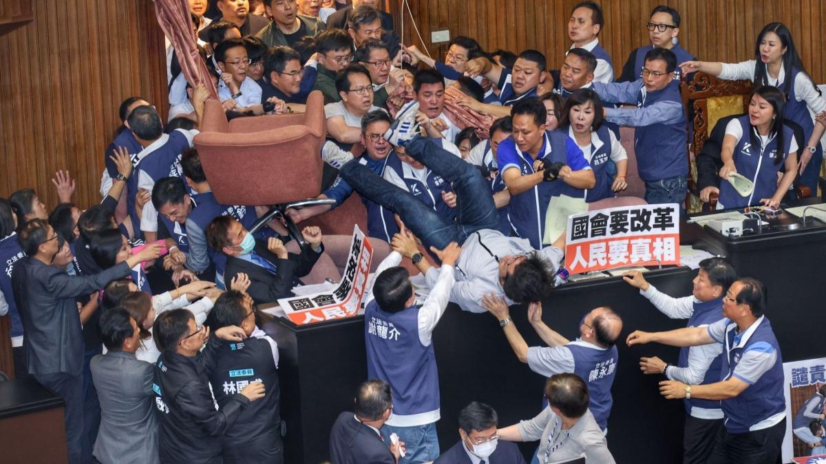 國會改革法案 207名律師連署喊話立院「接受行政院覆議」