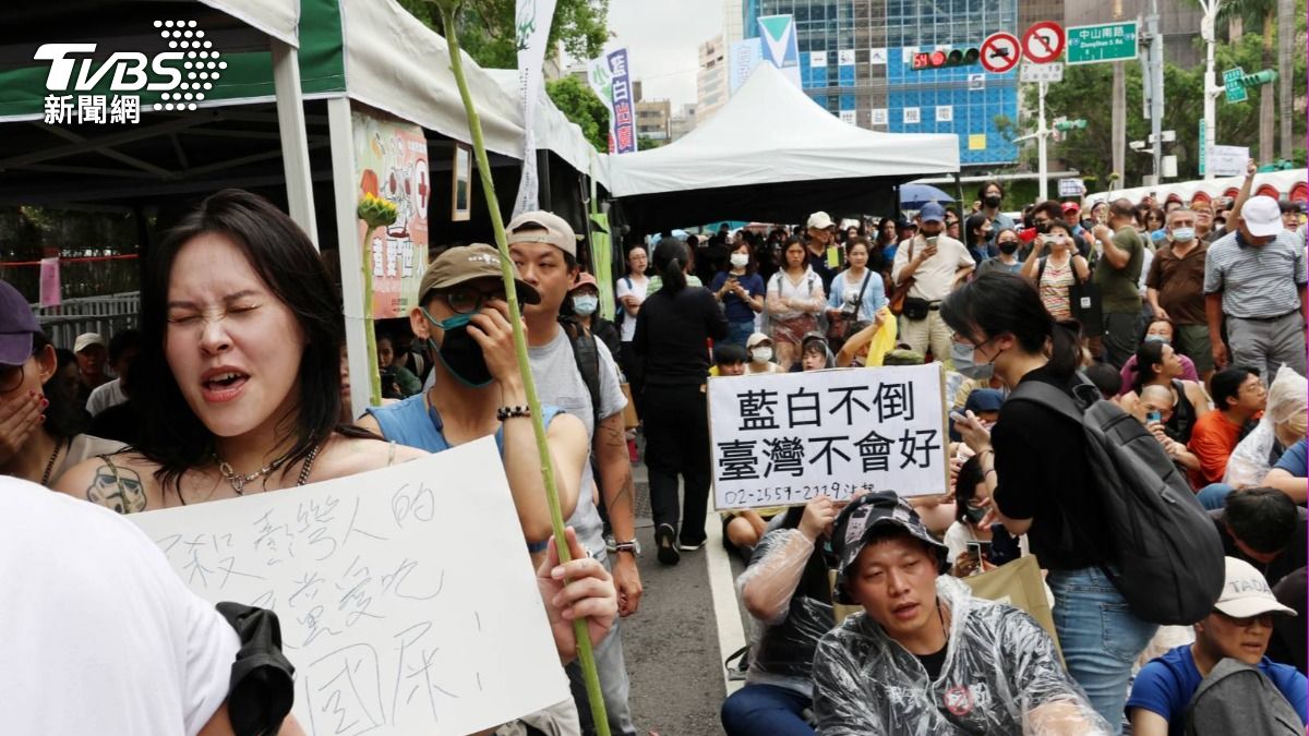 立法院外抗議民眾。（圖／葉志明攝）
