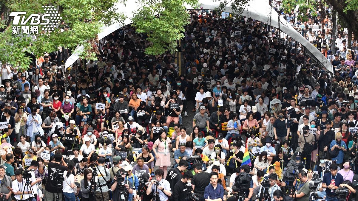 人潮越來越多 憂太陽花再起立院急公告:封閉周邊部分出入口