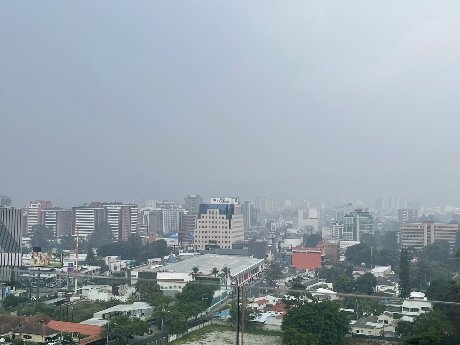 森林火災釀空污　瓜地馬拉市PM2.5濃度超標41倍