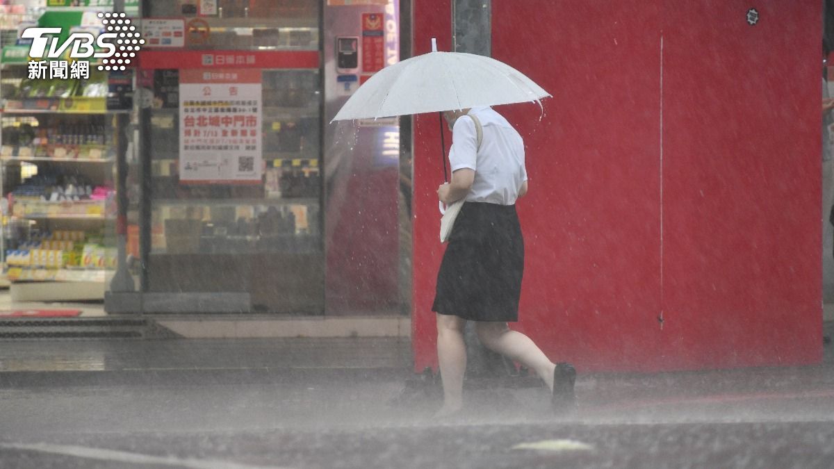 天氣/大雷雨再炸5天!下週這天放晴 中颱「安比」今襲本州大迴轉