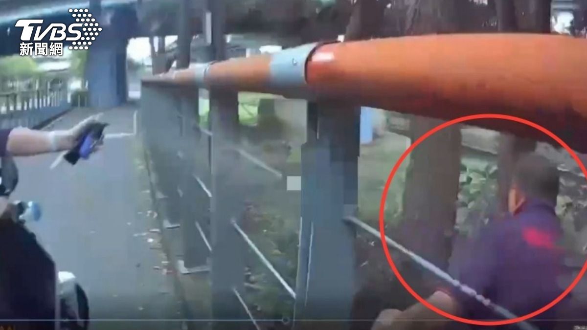貨車司機染毒!他開車滑手機被盯上 跳河躲警差點出事