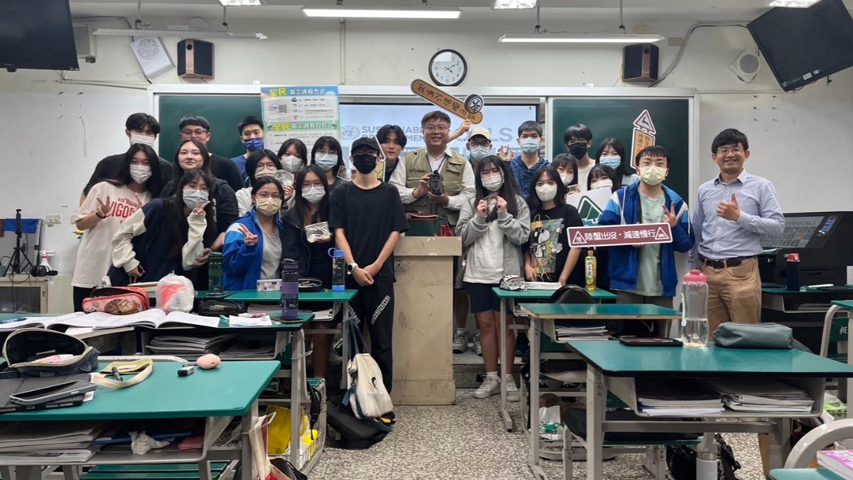 新北市攜手校園宣導防路殺 150學子共學生態保護