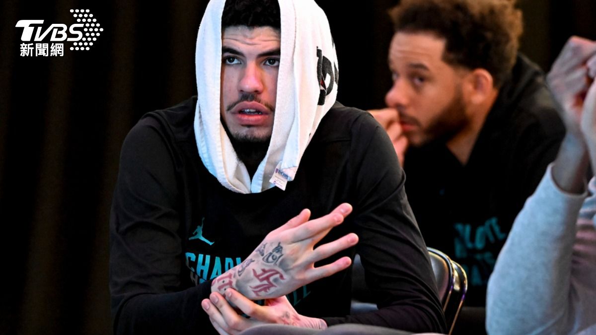 NBA/黃蜂小鮑爾挨告!疑拒絕幫簽名 開車閃人「輾斷球迷腳」