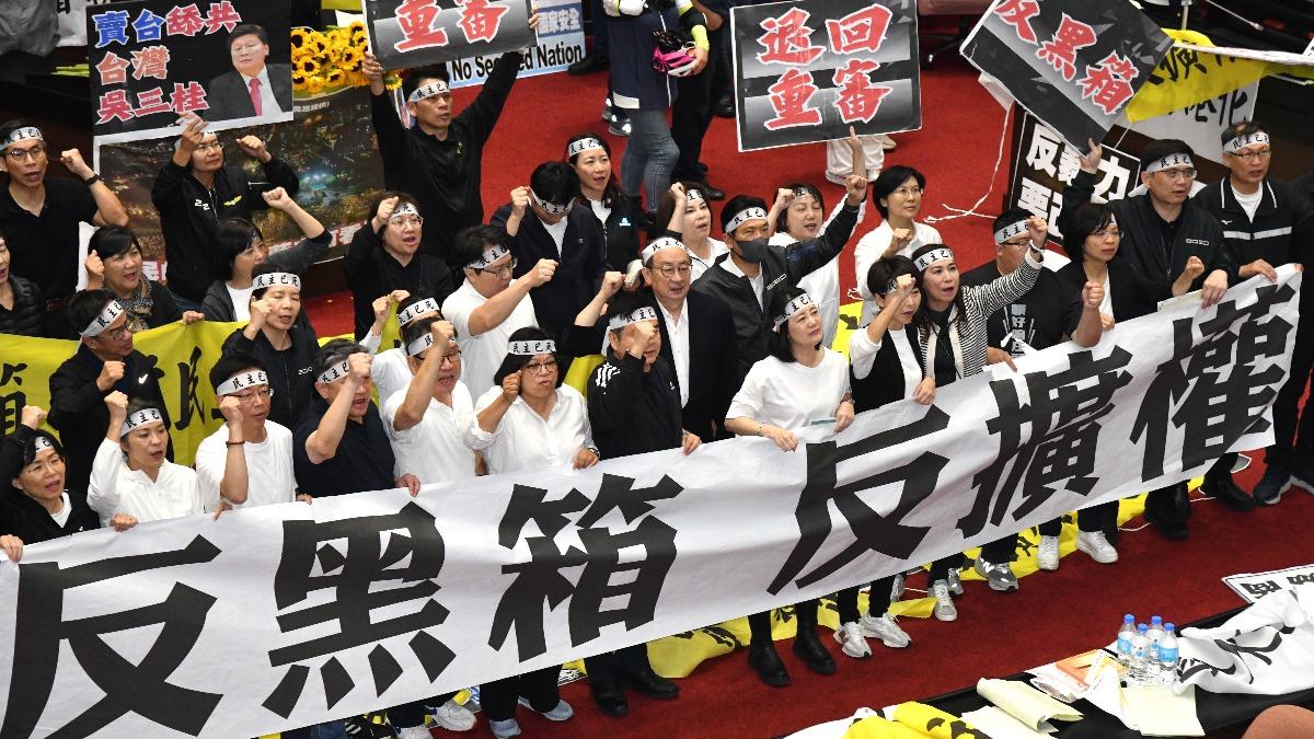立法院近日爆發激烈衝突。(圖/胡瑞麒攝)