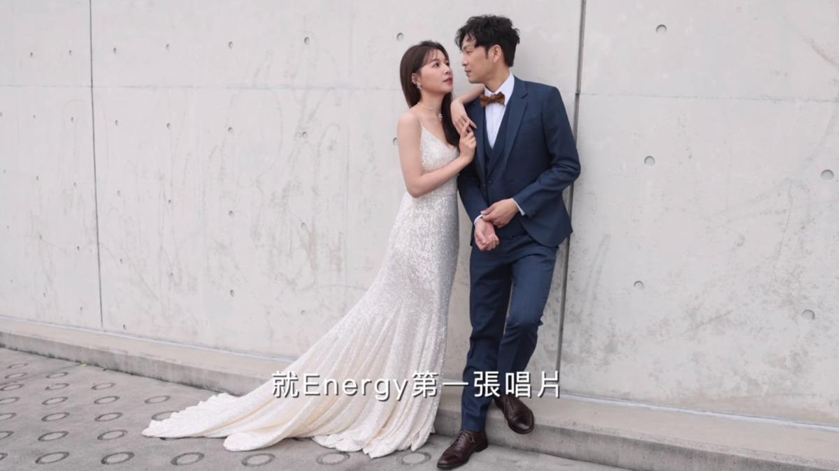 張書偉（右）、謝京穎的婚紗照回到Energy唱片內頁拍攝地點取景。（圖／翻攝自謝京穎臉書）